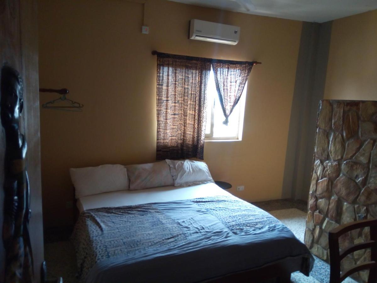 The Sleepy Hippo Hotel Accra Exteriör bild