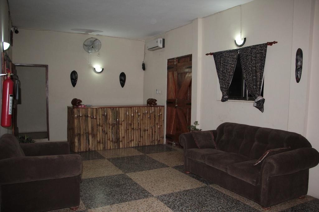 The Sleepy Hippo Hotel Accra Exteriör bild
